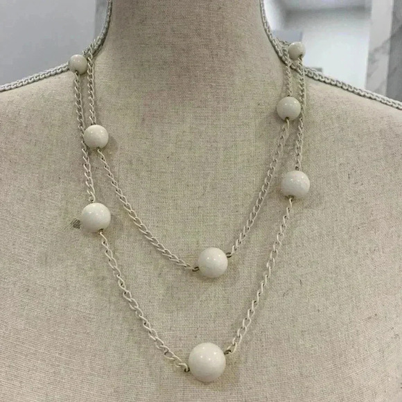 Vintage white Necklace - Picture 1 of 3